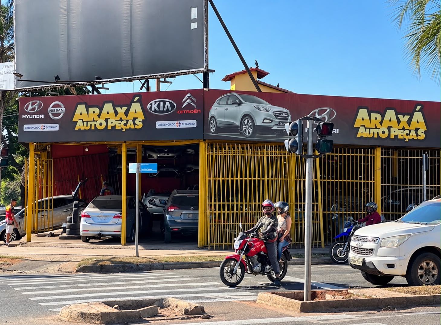 Fachada da loja Araxá Auto Peças em Goiânia